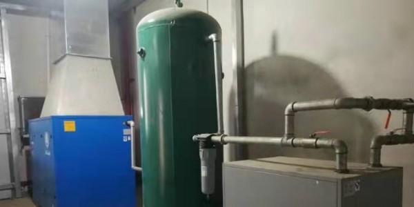 螺桿空壓機要定期放水，否則......